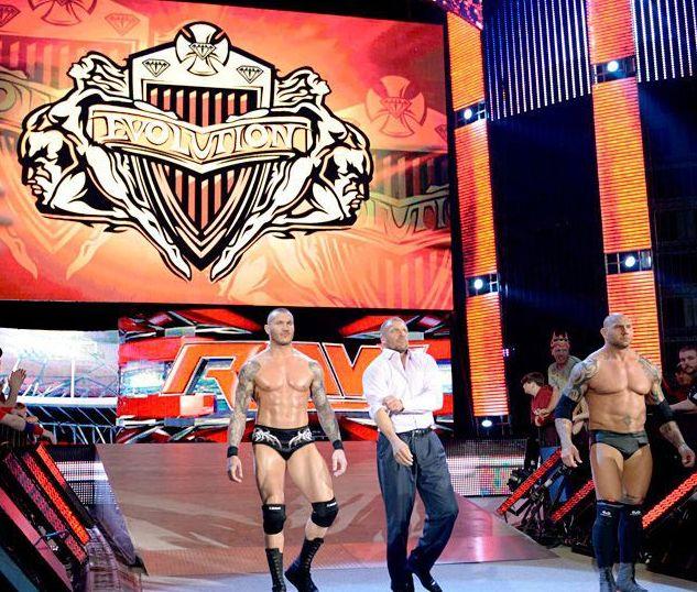 进化军团归来：Triple H，Batista，Randy Orton和Ric Flair将出现在SmackDown 1000期