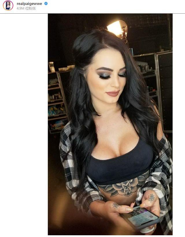 WWE明星Paige以全新的面貌震撼粉丝