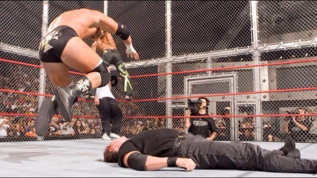 WWE亿万富翁老板最出糗的一次，这种拼命正是他成为富豪的原因！