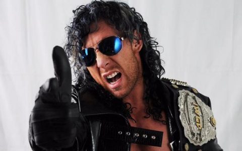 “世界第一摔角手”的他要来WWE了？WWE一巨星主动与其示好！