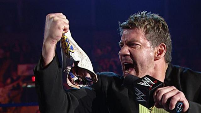 WWE的神秘人雷尔曾多次被人摘下面具!其中一次导致他离开公司 WWE的神秘人雷尔曾多次被人摘下面具!其中一次导致他离开公司