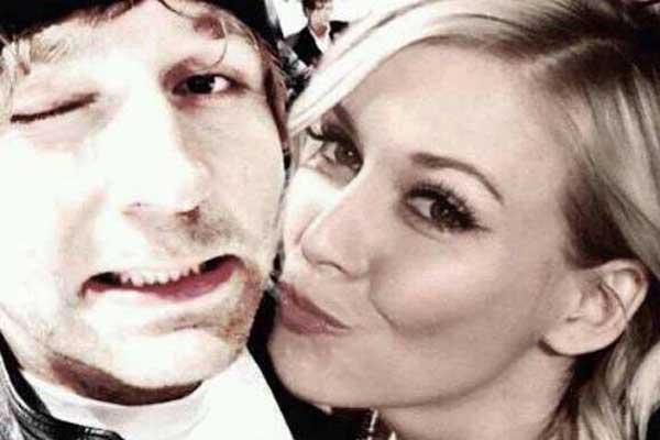 WWE安布罗斯今年伤势居然如此凶险？老婆瑞妮·杨说出了实情！