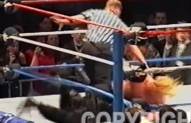WWE高管HHH竟暴揍粉丝？原来台上不共戴天的两人是挚友！