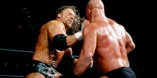 WWE高管HHH竟暴揍粉丝？原来台上不共戴天的两人是挚友！