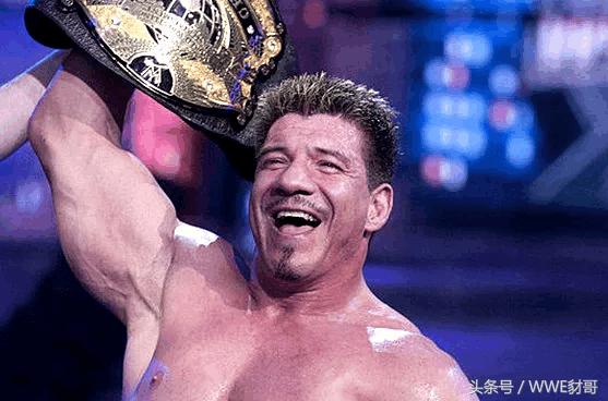 WWE史上最严重的摔角手死亡事故，令巨石强森、HHH等硬汉痛心不已