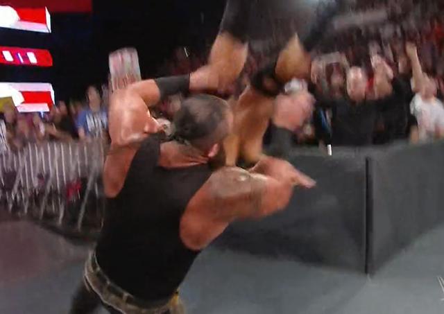 WWE罗曼·雷恩斯白血病复发！RAW上演最催泪的史诗级悲情一幕！