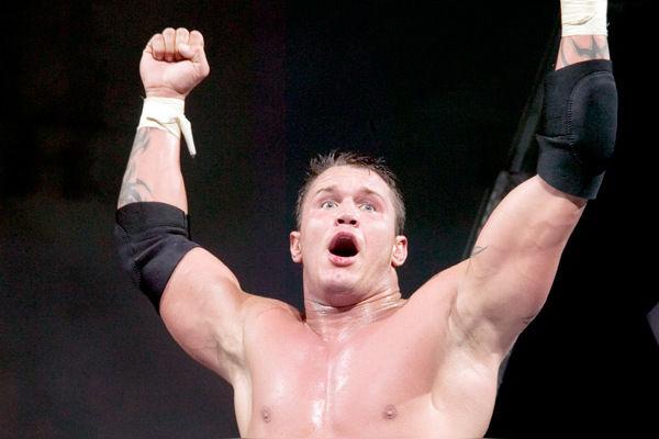 盘点WWE因摔迷不满而强行转反的五大巨星，巨石强森都赫然在列！
