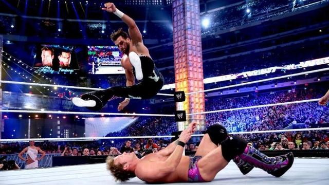 WWE史上最“爆冷”的几场比赛！HHH击败巨石强森成WWE冠军