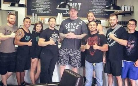 WWE送葬者竟曾是“帮派”头目，还是柔术黑带！葬爷秘密大揭秘