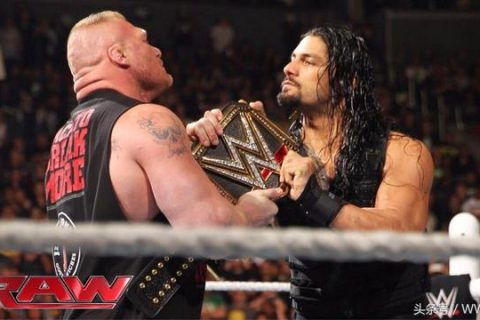 WWE莱斯纳这次输定了！摔迷们史无前例地一致支持罗曼 原因在这！