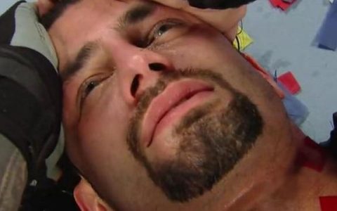 WWE罗曼·雷恩斯竟被逼得崩溃大哭？从那时起他的人生注定不平凡