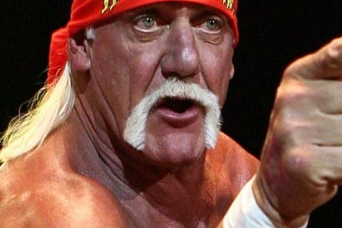 大快人心！WWE史上最自私毒瘤被驱逐，这才是真的“麦克风炸弹”