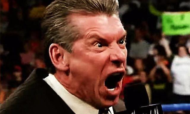 WWE亿万富翁老板最出糗的一次，这种拼命正是他成为富豪的原因！