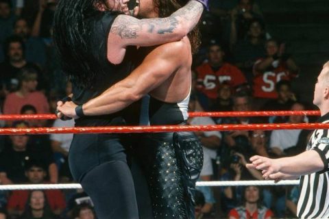 WWE大名鼎鼎的送葬者竟然这么玩世不恭？盘点葬爷的调皮小故事