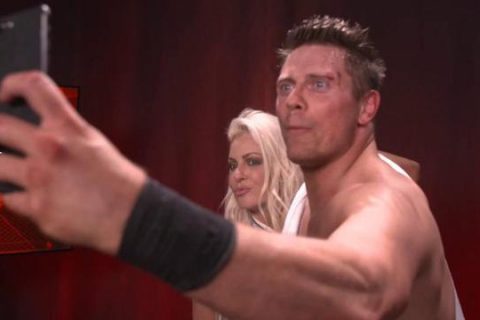 WWE惊魂一夜：四名一线巨星受伤，兰迪·奥顿伤情惨不忍睹！