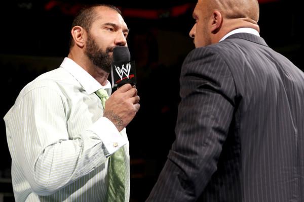 盘点WWE因摔迷不满而强行转反的五大巨星，巨石强森都赫然在列！
