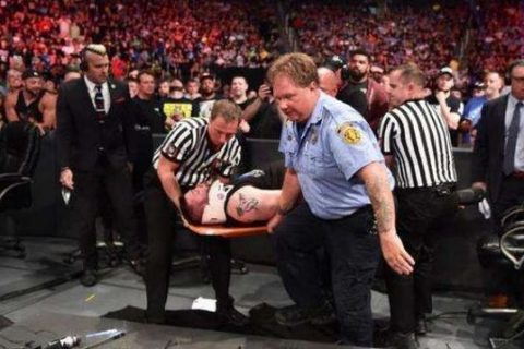 WWE中骗过了所有观众的受伤剧情！胳膊骨折也能“演”出来