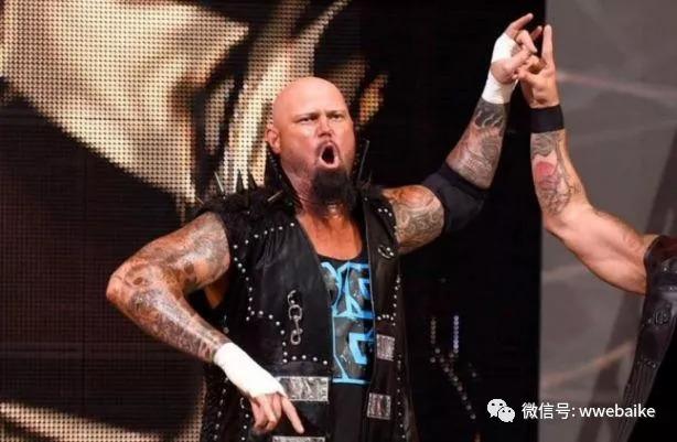 WWE巨石强森表妹公布恋情不久后，男友发推特宣布分手