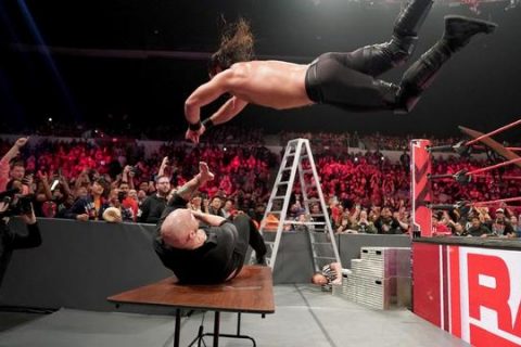 WWE收视率暴跌都是剧情惹的祸？赛斯罗林斯：写剧情没这么简单！