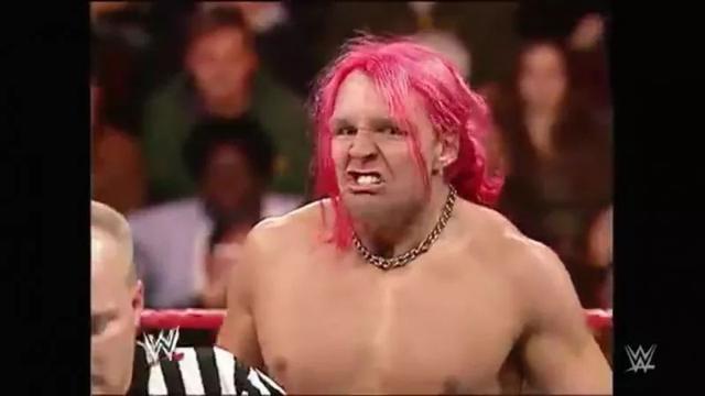 WWE最无聊的擂台形象有多奇葩？曾有肌肉男穿着女式睡衣打比赛