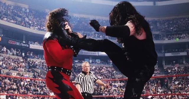 WWE有哪些奥斯卡时刻？马克亨利退役演讲中偷袭约翰塞纳上榜