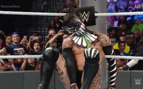 WWE那些差点要了命的擂台事故！大布脑震荡，HBK脊柱断裂