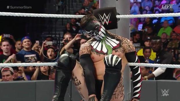 WWE那些差点要了命的擂台事故！大布脑震荡，HBK脊柱断裂