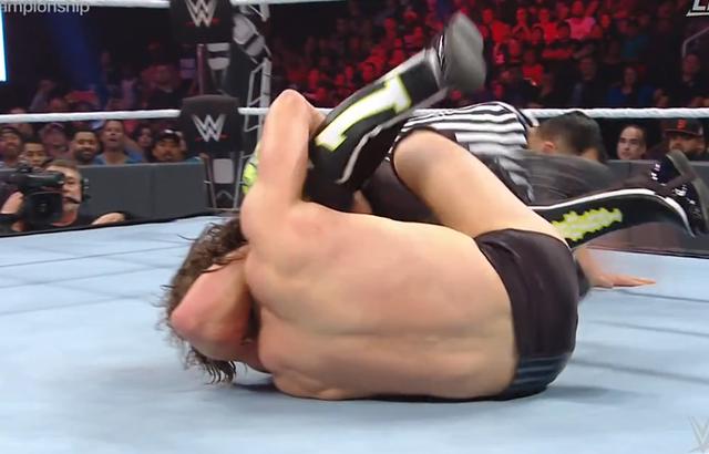 WWE最新TLC大赛战报：“天选之人”翻车，明日华夺冠！
