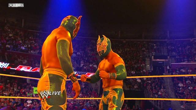 WWE版“真假美猴王”，盘点曾与“自己”对战过的摔角手们