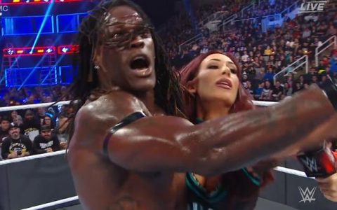 WWE最新TLC大赛战报：“天选之人”翻车，明日华夺冠！