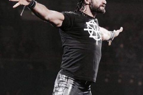WWE巨星赛斯·罗林斯：在圣盾中隐忍不发，单飞后一鸣惊人！