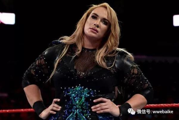 WWE巨石强森表妹公布恋情不久后，男友发推特宣布分手