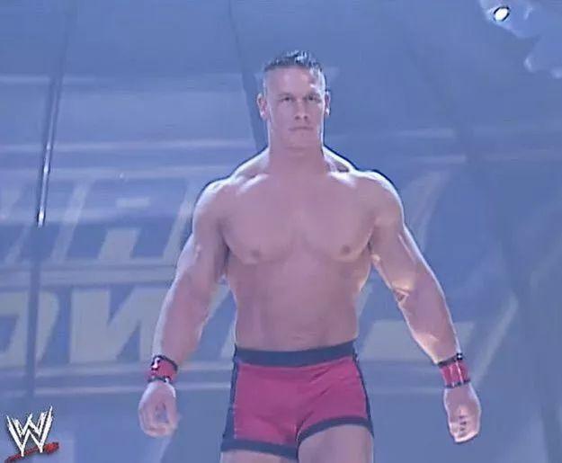 WWE最无聊的擂台形象有多奇葩？曾有肌肉男穿着女式睡衣打比赛