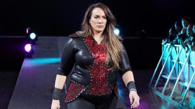 WWE巨星巨石强森260斤表妹宣布恋爱，仅仅11个小时后就宣布分手
