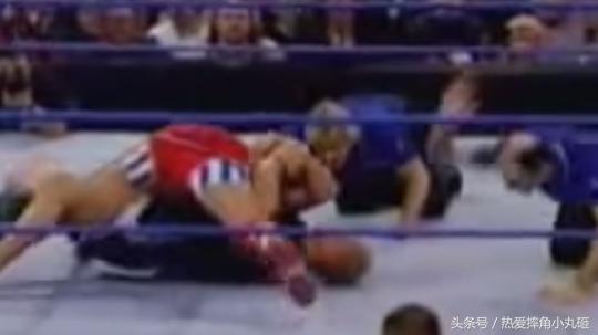 WWE选手在台上真打起来了,你见过么?! WWE选手在台上真打起来了,你见过么?!