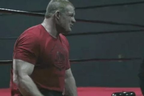 WWE凯恩被人问到奇葩问题，回答令所有人吃惊