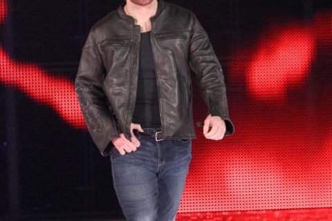 WWE巨星红裤子没黑裤子厉害，有头发没光头厉害？