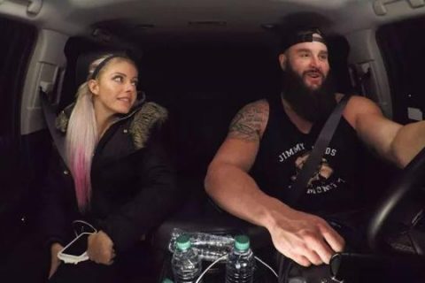 WWE选手的日常巡演有什么不为人知的事？报销机票但吃饭自理