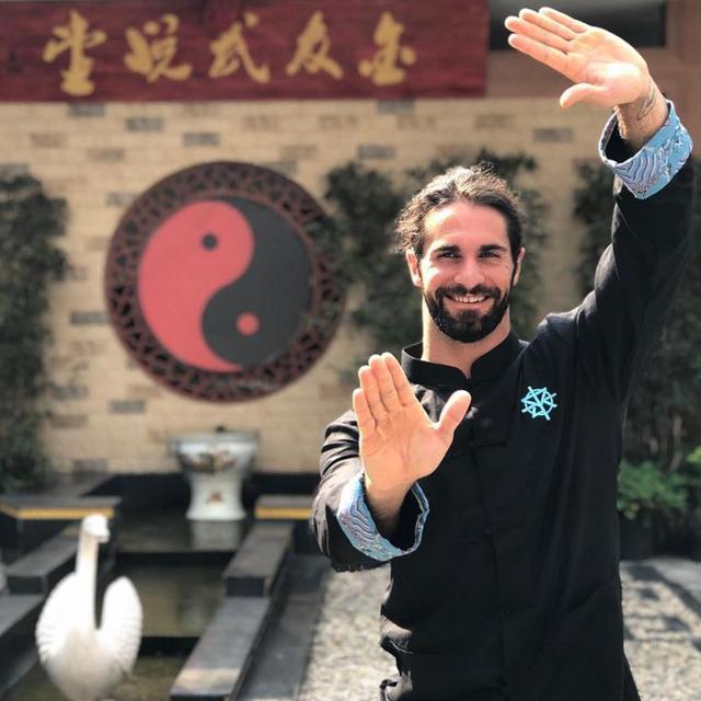 WWE夏洛特弗莱尔恋爱、赛斯罗林斯讽刺特斯拉创始人，萨米赞恩在Y2J