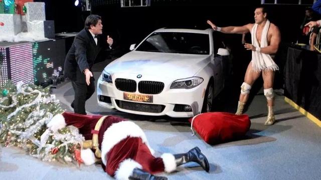 WWE选手的日常巡演有什么不为人知的事？报销机票但吃饭自理