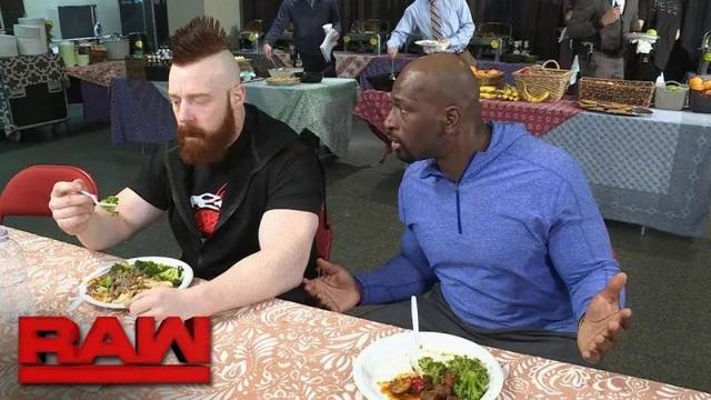 WWE选手的日常巡演有什么不为人知的事？报销机票但吃饭自理