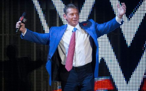 WWE主席文斯麦克曼竟然对黑人选手做出这样的事