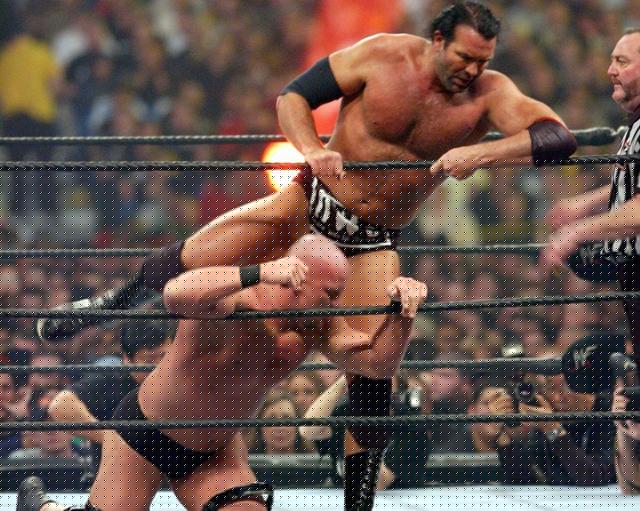 WWE到手的冠军就这么没了？盘点WWE在摔角狂热前的5个紧急剧本变更