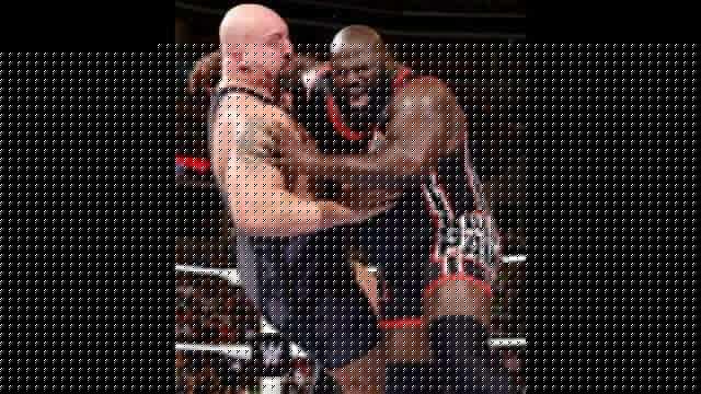 WWEwwe力气最大的选手“马克亨利”力量足可以拉一辆重型卡车