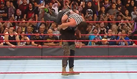 【文字解说】WWE2019 RAW第1360期:罗曼雷恩斯抒发胸中恶气大闹领导帮聚会