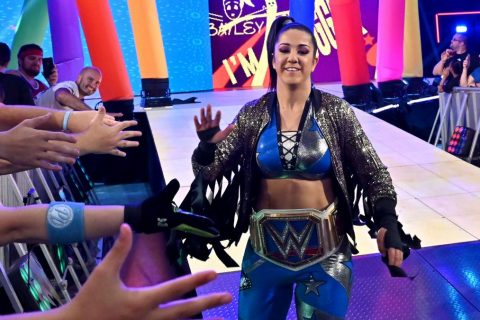 WWE摔小辉新闻一首凉凉送给贝莉SD女子冠军赛将会是2V1