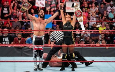 WWE第一情侣再撒狗粮罗林斯推出情侣装衣服