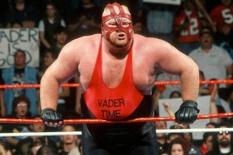 JBL称和这位WWE名人堂成员比赛后胡子发臭，半夜三点起床剃光胡子