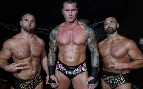 WWE兰迪奥顿和复兴者组合报团取暖,要刚上新一天组合的节奏吗？