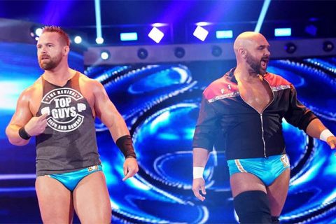 WWESD一名现场粉丝太入戏对复兴者吐痰被赶出去了